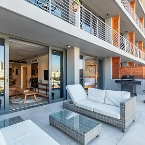 docklands-luxury-two-bedroom-apartments.hotels-capetown.com/