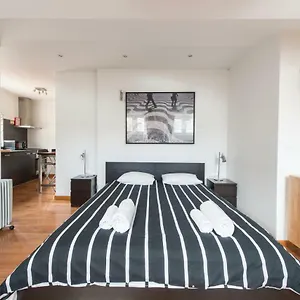 cozy-apartment-in-bairro-alto.hotels-lisbon-portugal.com/